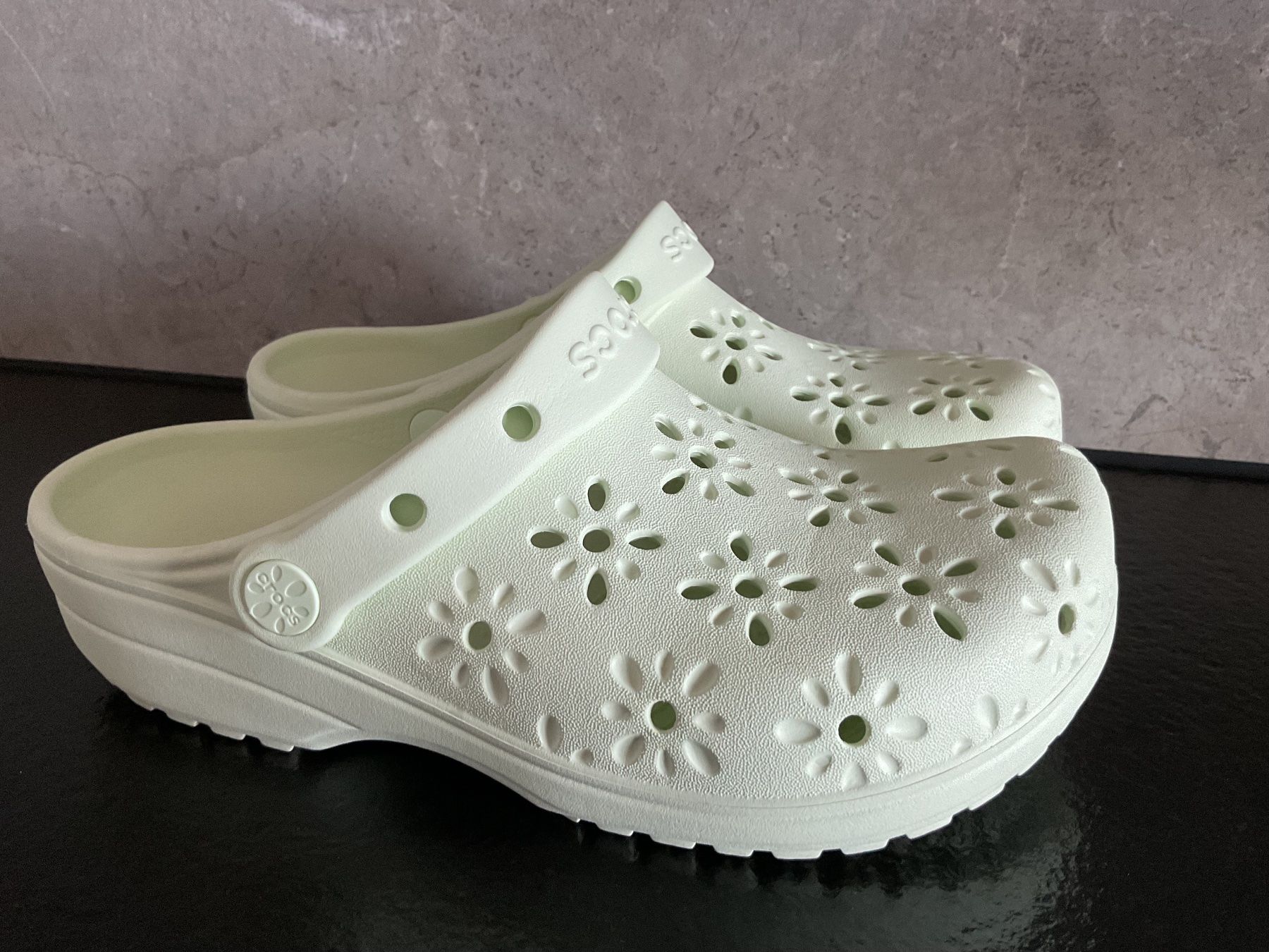 Crocs Herrenschuhe: Crocs – Neu (gemäss Beschreibung) aus Neuchâtel von sta_7qfy 5