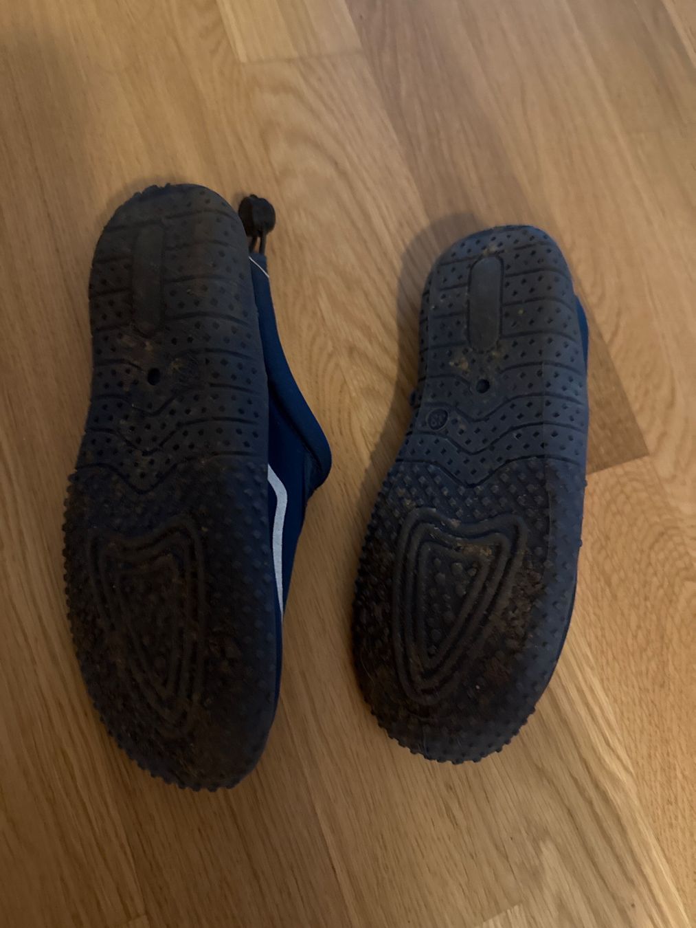 Scarpe da uomo: Wasserschuhe Gr. 33 – Usato da Zürich venduto da Lucinka21 1