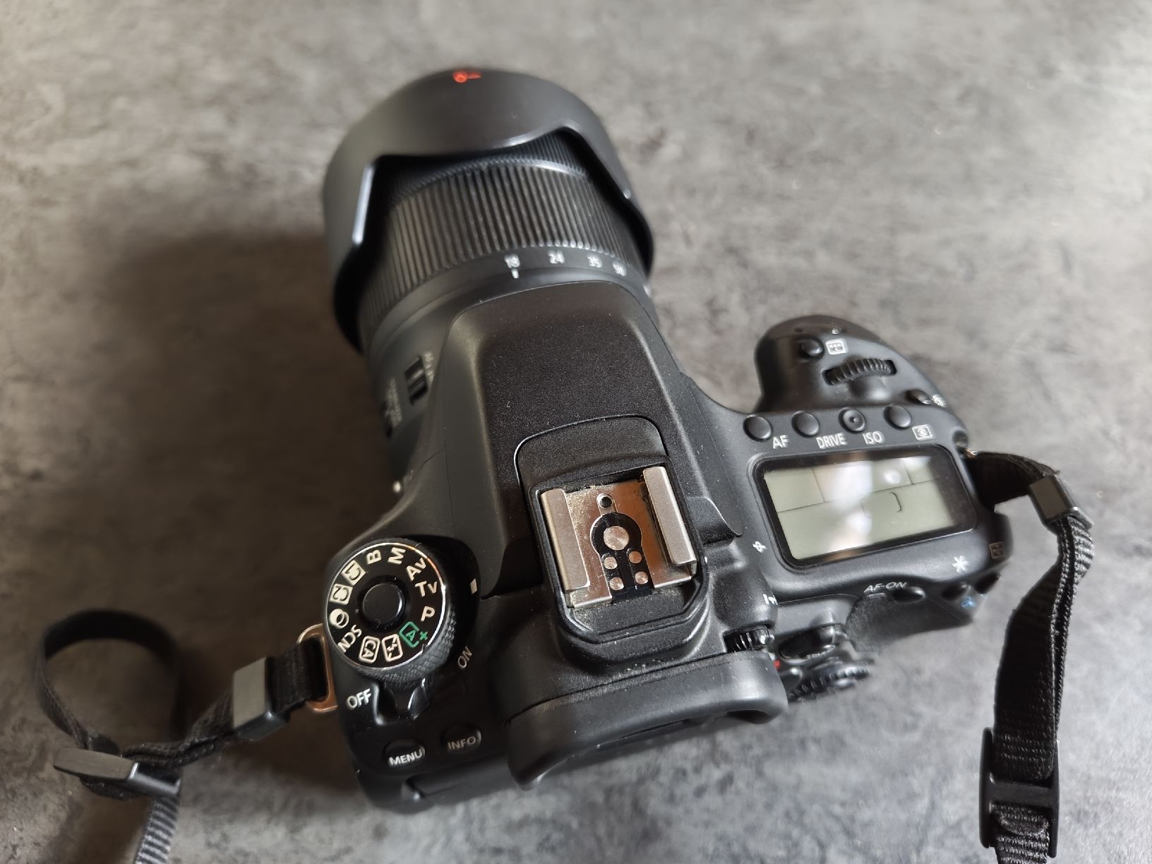 Canon Fotocamera: Canon EOS 80D Kit with lens, flash and tripod – Usato da Kilchberg ZH venduto da henser 5