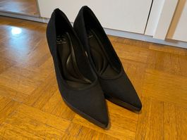 Cozy Island - Black Heels
