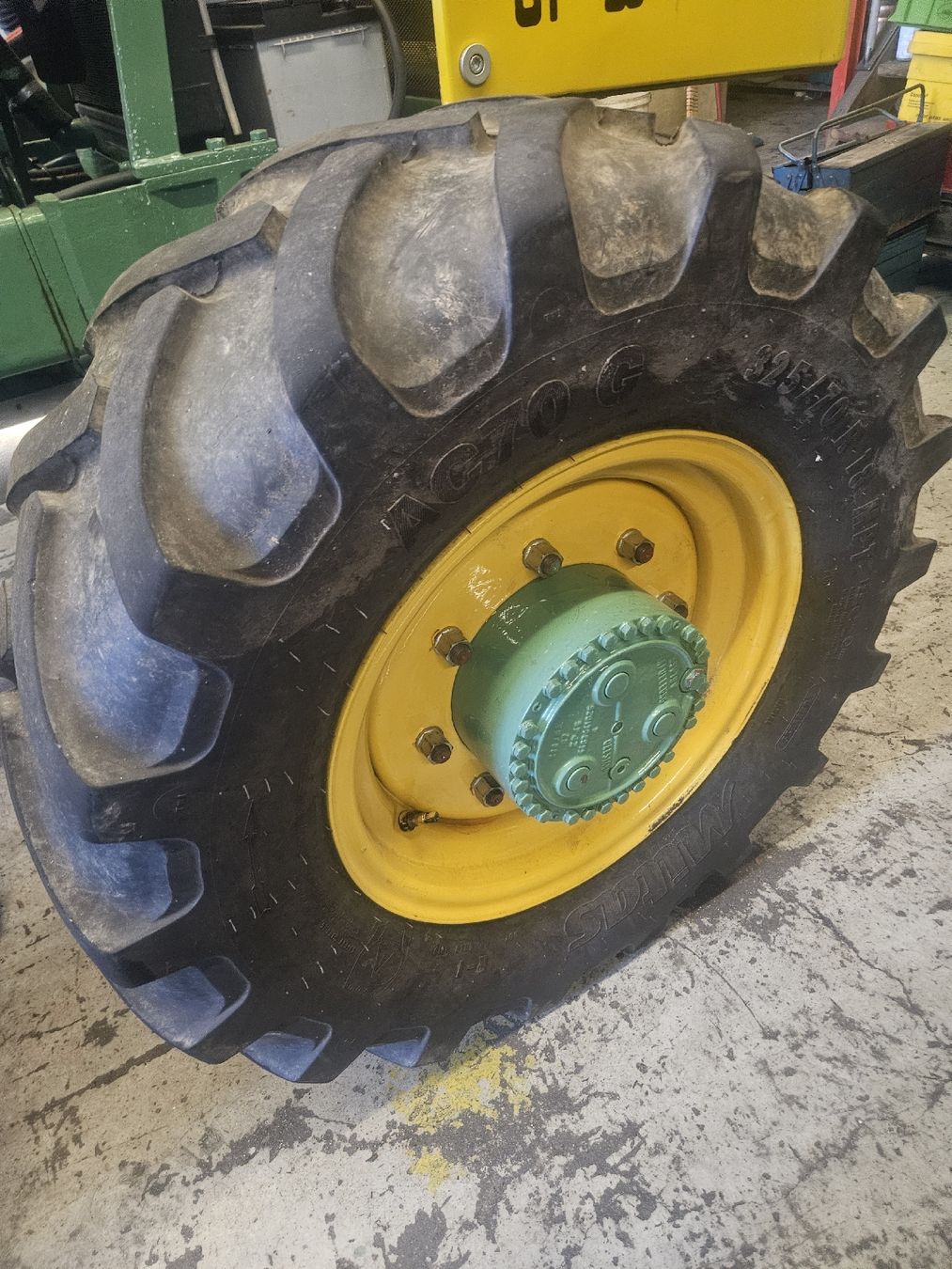Pneumatici & Ruote complete: Pneu Traktor 325/70R18. 2Stk – Usato da Bauma venduto da Maese1980