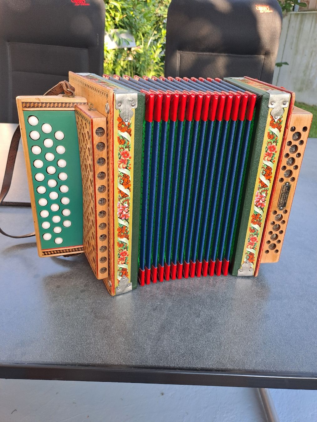 Eichhorn Strumenti musicali: Eichhorn orgeli ton A. 18 basses  – Usato da Villeneuve venduto da BibiVintage