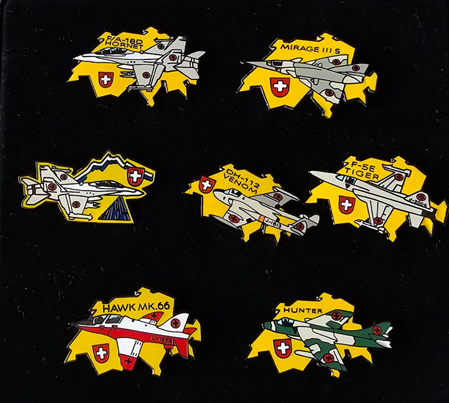 Schweizer Armee Placchette & Badge: Schweizer Flugzeug Anstecker-Set – Usato da Windisch venduto da Moosarchat