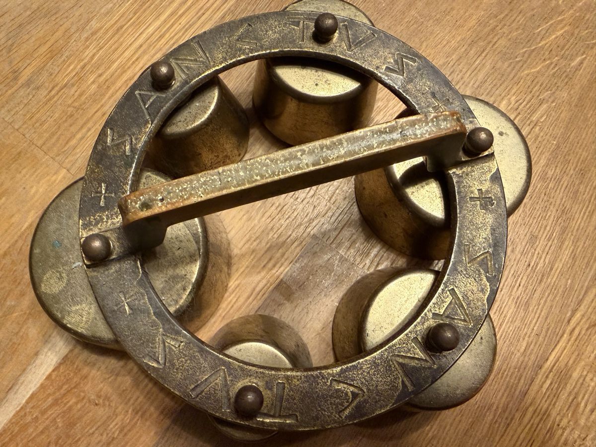 Glocken & Treicheln: Alte Altarglocken Schellen Schellenkranz Altarschellen – Gebraucht aus Goldach von Messerguru 1