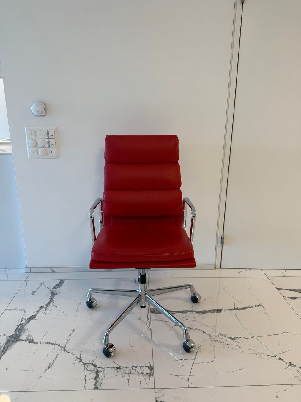 Vitra Sedie: Vitra Eames EA219 Soft Pad Chair – Usato da Oberrieden venduto da Chelios7 2