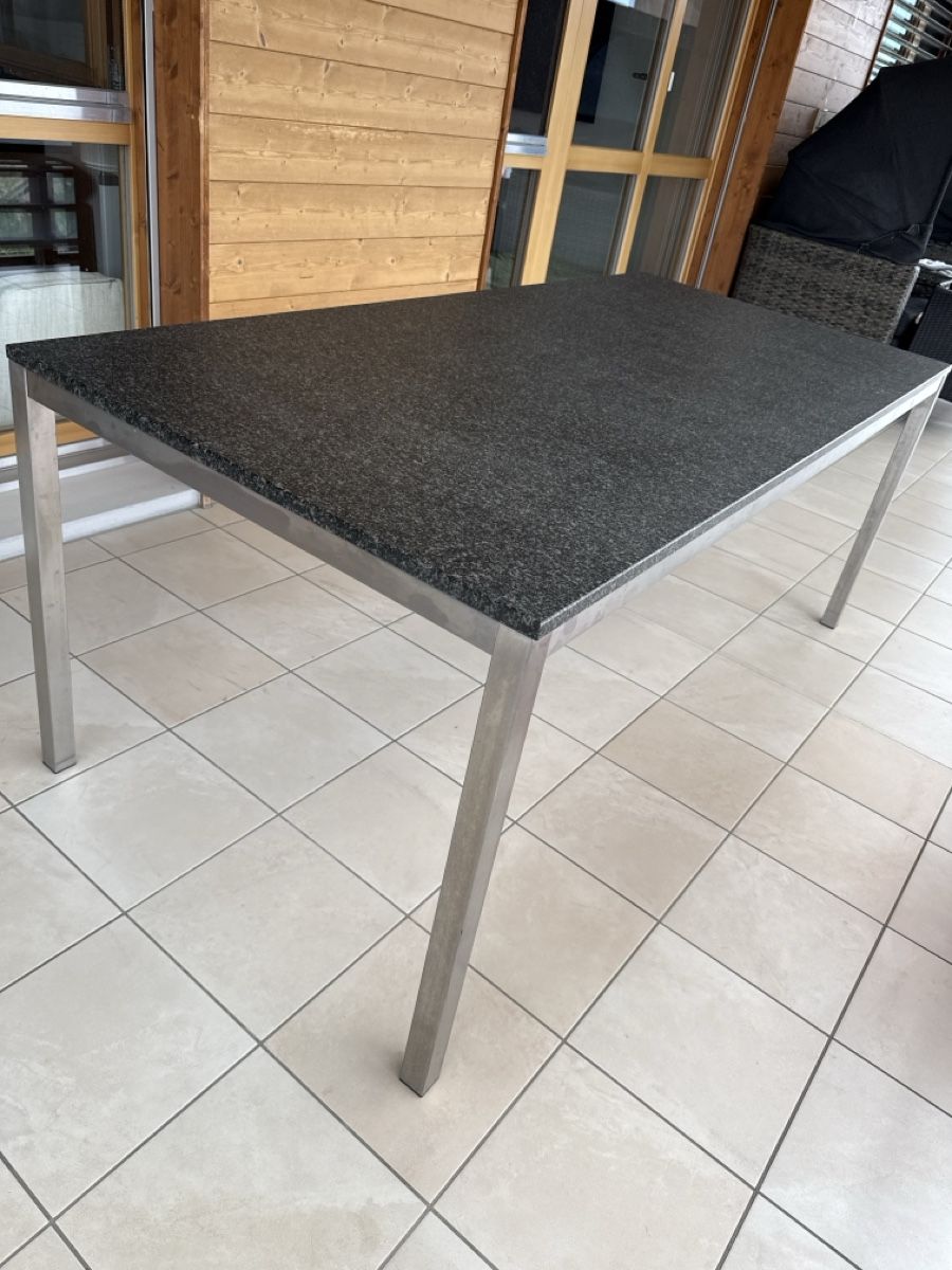 Tavoli: Gartentisch mit Granitplatte – Difettoso da Pratteln venduto da kon_w7l7