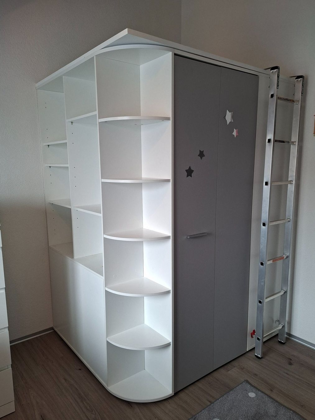 Mömax Armoires: Kleiderschrank begehbar, Ankleide – D'occasion à Koppigen par ameliechiara1