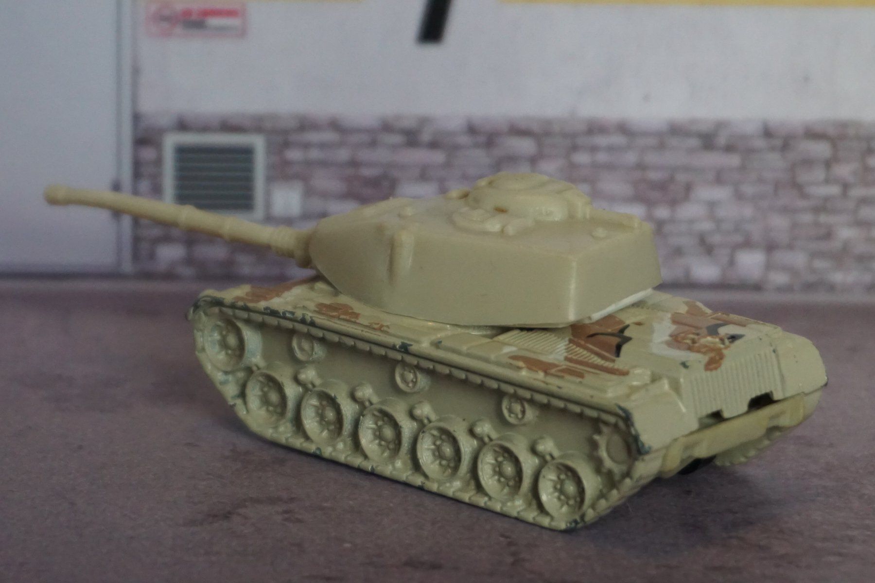 Hot Wheels Voitures modèles: HotWheels Big Berta Panzer ALT COOL !!!!!!!!!!!!!!!!!!!!! – D'occasion à Reiden par Doppeldecker69 1