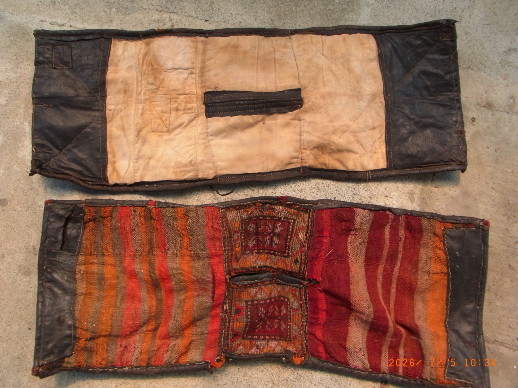 Tappeti: Antike Satteltaschen mit Teppichmuster Leder Handarbeit U... – Usato da Uezwil venduto da Fauchi51 5