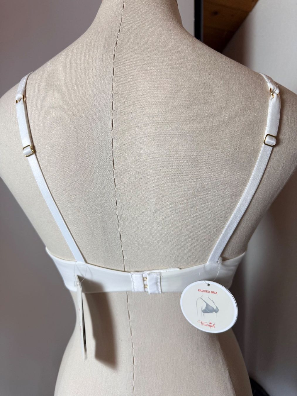 Triumph Altra biancheria intima: TRIUMPH, BH BODY MAKE-UP ESSENTIALS, Grösse 80C, Farbe Weiss – Nuovo e nell'imballaggio originale da Rudolfstetten venduto da gst_g7xl 2
