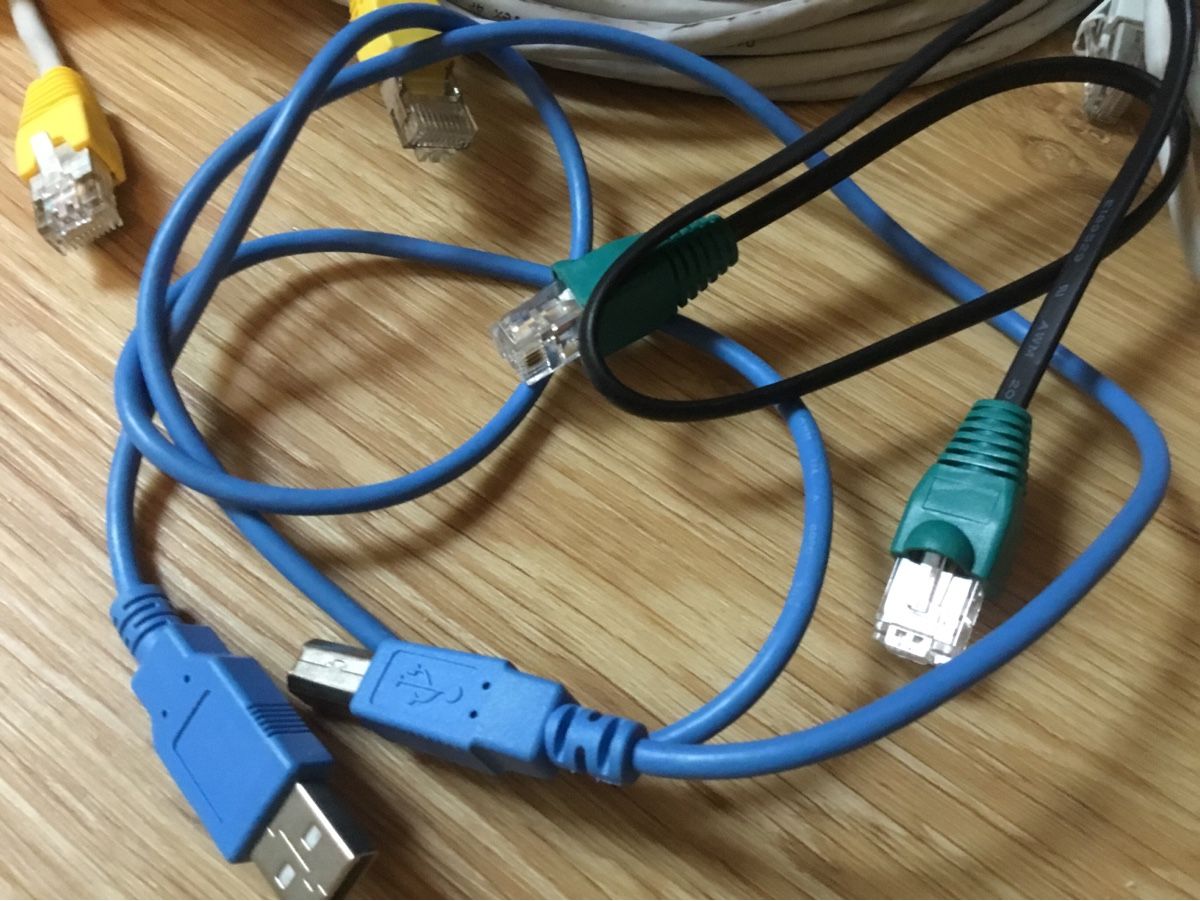 Kabel: Diverse Computer Kabel – Gebraucht aus Schlieren von Jeajet 7