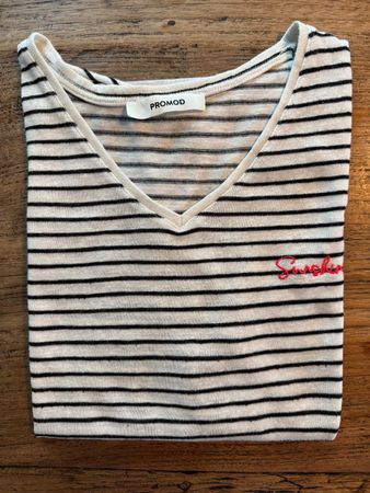 Promod. T-shirt. Gestreift in Schwarz-Weiss. Gr. S.