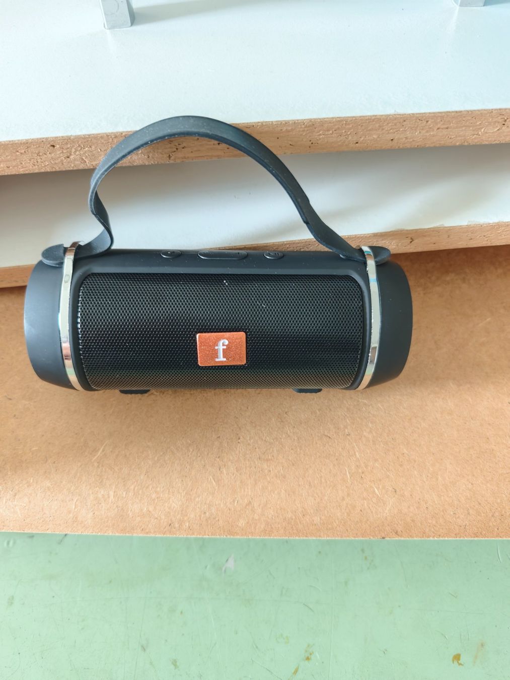 Lautsprecher: Bluetooth Lautsprecher schwarz mit Tragegriff – Neu (gemäss Beschreibung) aus Grosshöchstetten von asi_qp5q