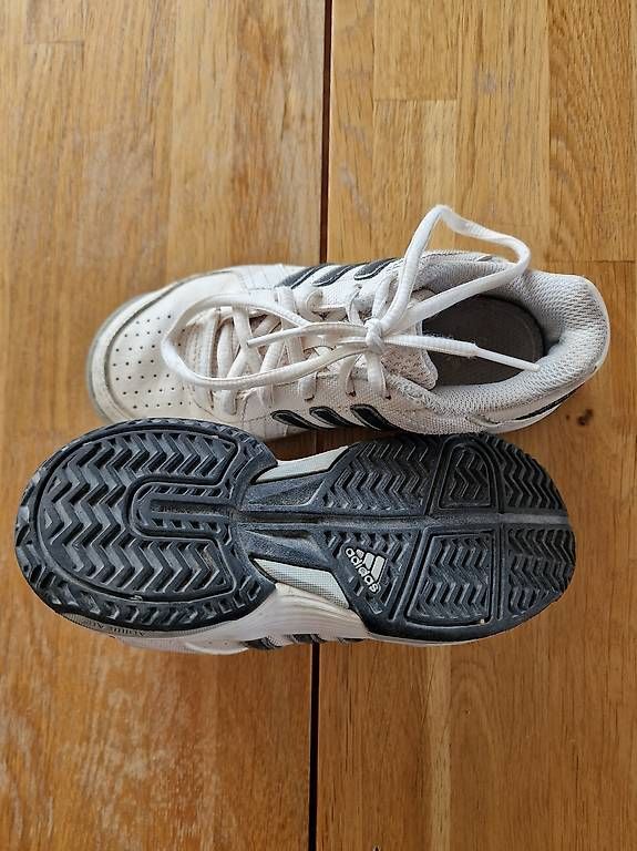 Scarpe per ragazzi: Kindertunrschuhe Adidas (Gr. 30) – Usato da Zürich venduto da Rip2 1