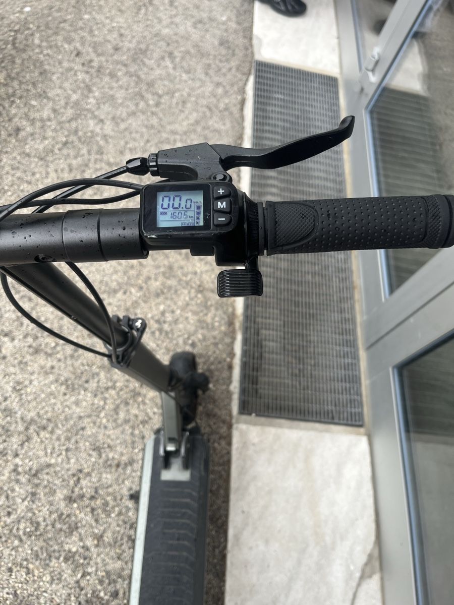 Scooter: Trottinette électrique Revoe R – Usato da La Chaux-de-Fonds venduto da CocaChewwy 3