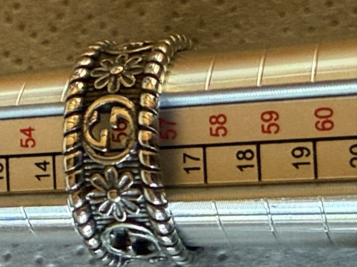 Anelli: Gucci Ring Blumenmuster Silber GG Logo Ring Groesse 56 CH – Usato da Sigriswil venduto da lag_bwr2