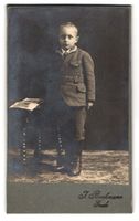 Fotografie T. Buchmann, Grabs, Kind in A