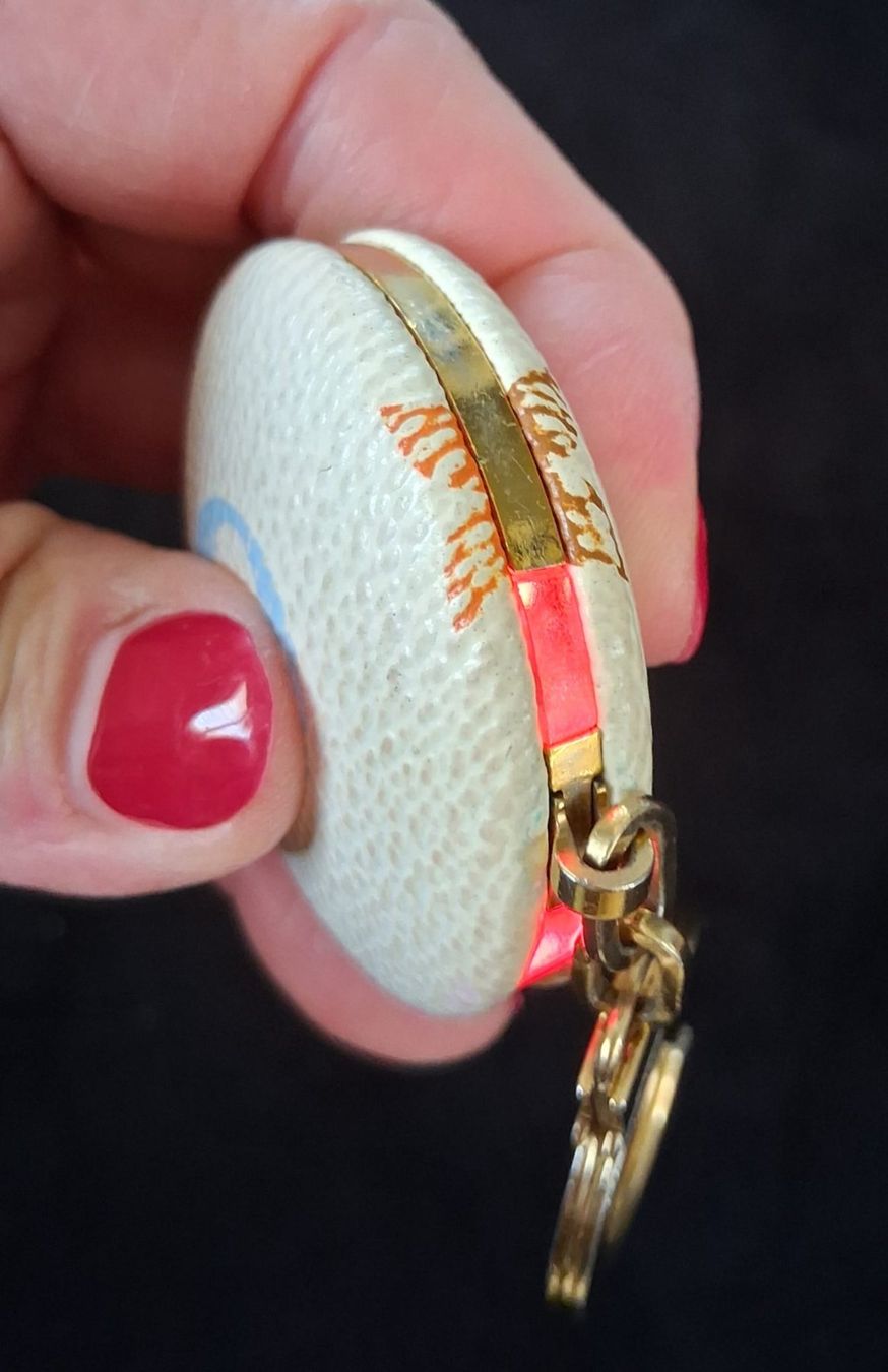 Louis Vuitton Schlüsselanhänger & - bänder: Louis Vuitton Murakami Astropill Key Ring Multicolore Weiss – Gebraucht aus Küttigen von soldolino 4
