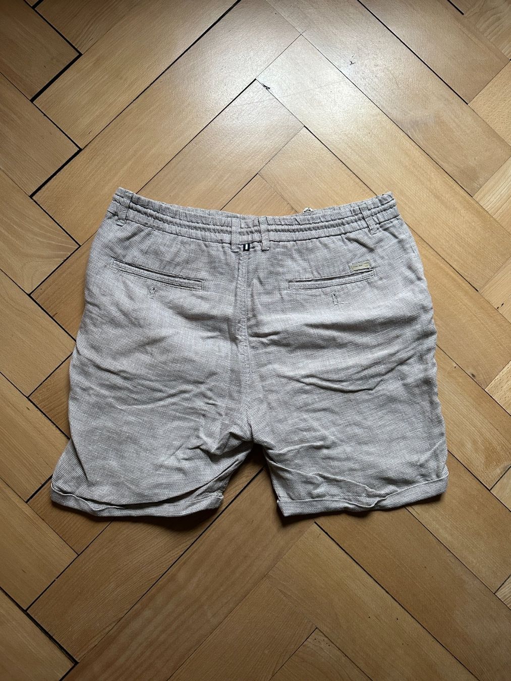Zara Hosen: ZARA - Shorts beige-weiss L – Gebraucht aus Zürich von Diazaio 1