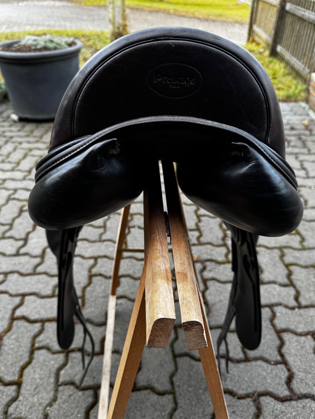 Sattel & Sattelzubehör: Schwarzer Dressursattel Prestige Monoblatt – Gebraucht aus Saland von Swiss_Lady95 5