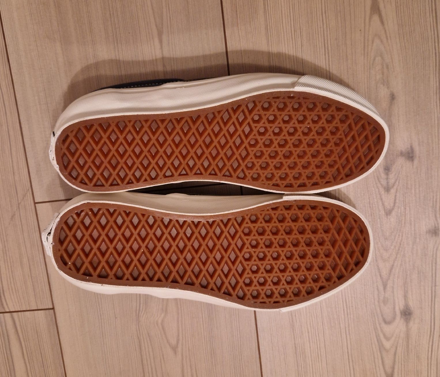 Vans Scarpe da uomo: Vans Slip-On Gr.36.5 Grün Satin – Nuovo e nell'imballaggio originale da Zürich venduto da stefanella 3