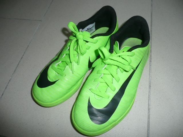 Nike Schuhe für Jungen: Hallenturnschuhe von Nike in Grösse 35 – Gebraucht aus Zug von falama 1