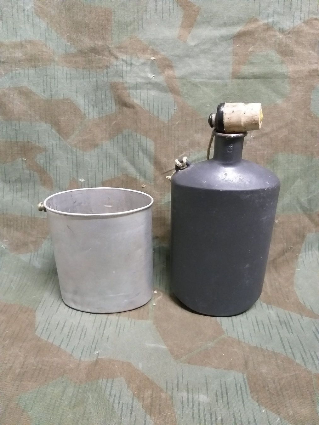 Schweizer Armee Attrezzatura & Pezzi di ricambio: Feldflasche Ord. 1932/35 grau SIGG 1941 – Usato da Bauma venduto da SwissMilitaria 2