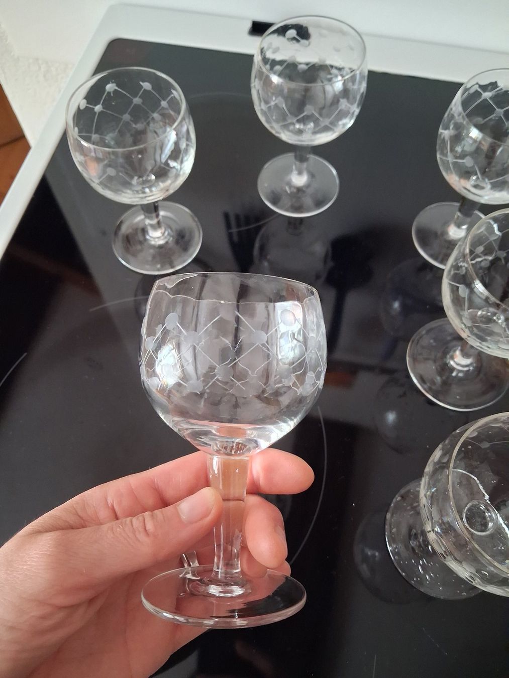 Bicchieri: 6er Set Weingläser mit Schliffmuster, feine Wein-Kelche – Nuovo (secondo la descrizione) da Wald ZH venduto da e8e 7