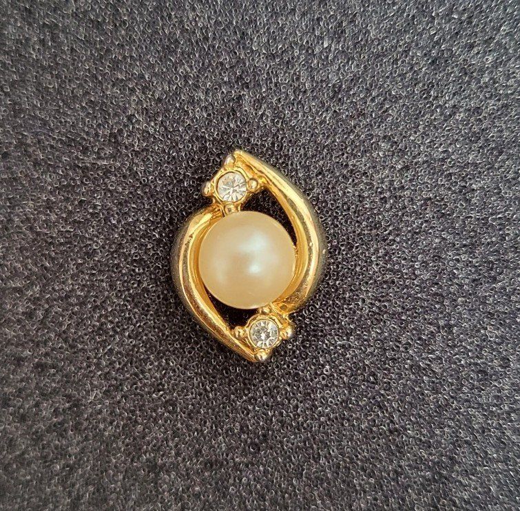 Orecchini pendenti & Orecchini a lobo: Ohrstecker in gold mit Perle, Einzelstück – Usato da Brugg AG venduto da Leona90 1