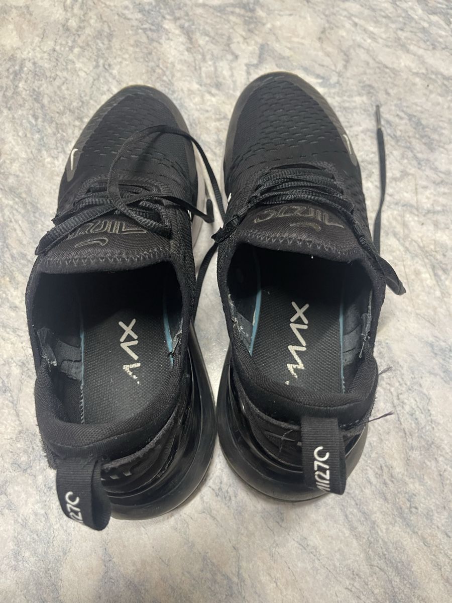Nike Scarpe da uomo: Sneaker schwarz Nike Air Max270 Gr. 43 – Usato da Grüningen venduto da Thommyr 2