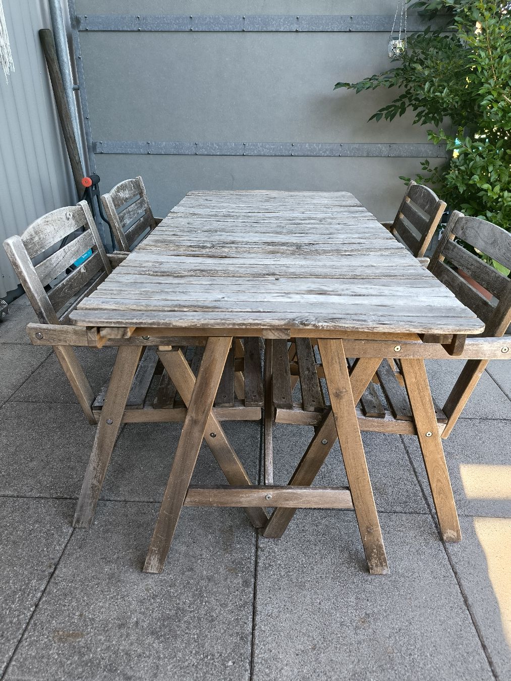 Ikea Set de table et chaises: Ikea Gartentisch + 4 Stühle – D'occasion à Riedholz par strikingvipe 1