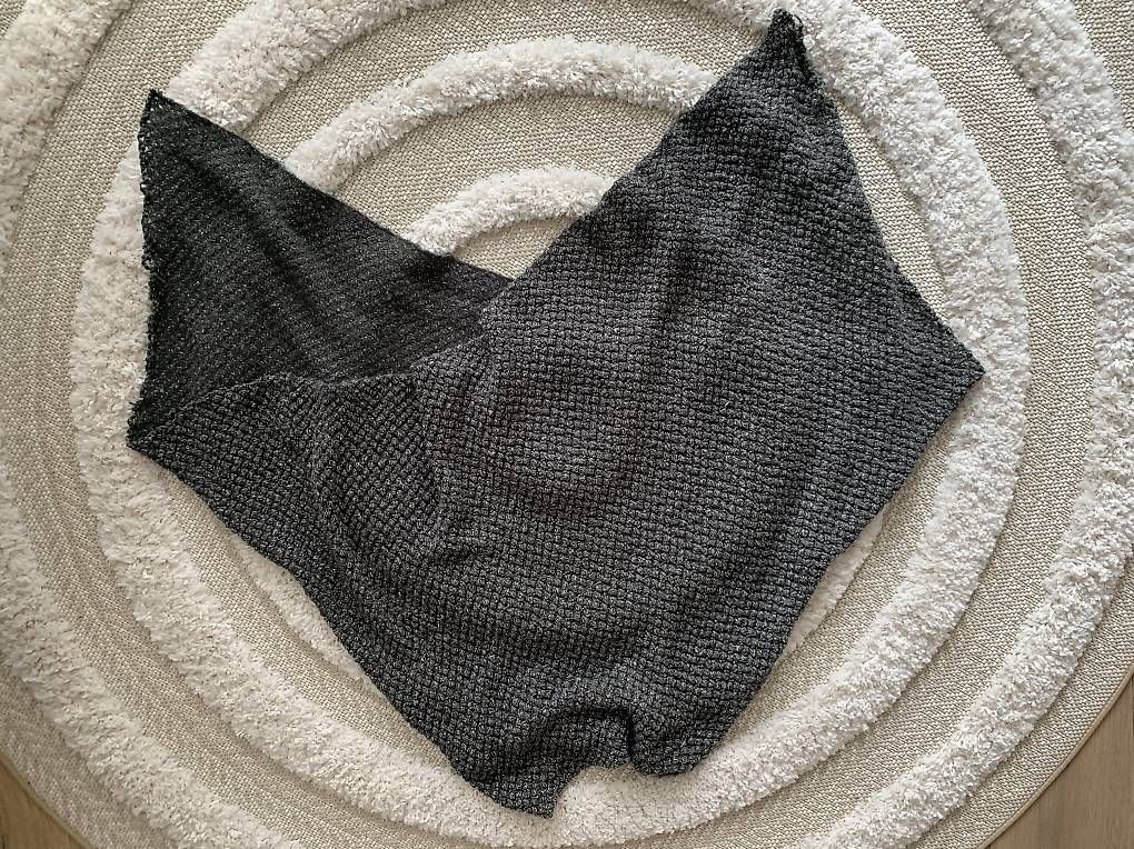 Bolero: Poncho glitzer je 4.- – Usato da Einsiedeln venduto da ver_sb5p 1