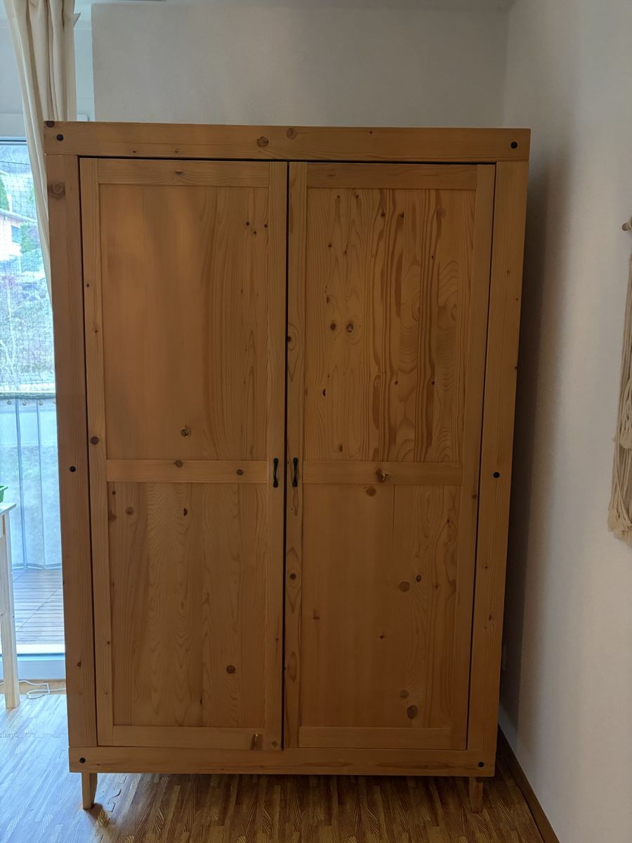 Holzschrank Ikea STRANDA, Kleiderschrank (Gebraucht) in für CHF 154 – nur Abholung auf Ricardo kaufen