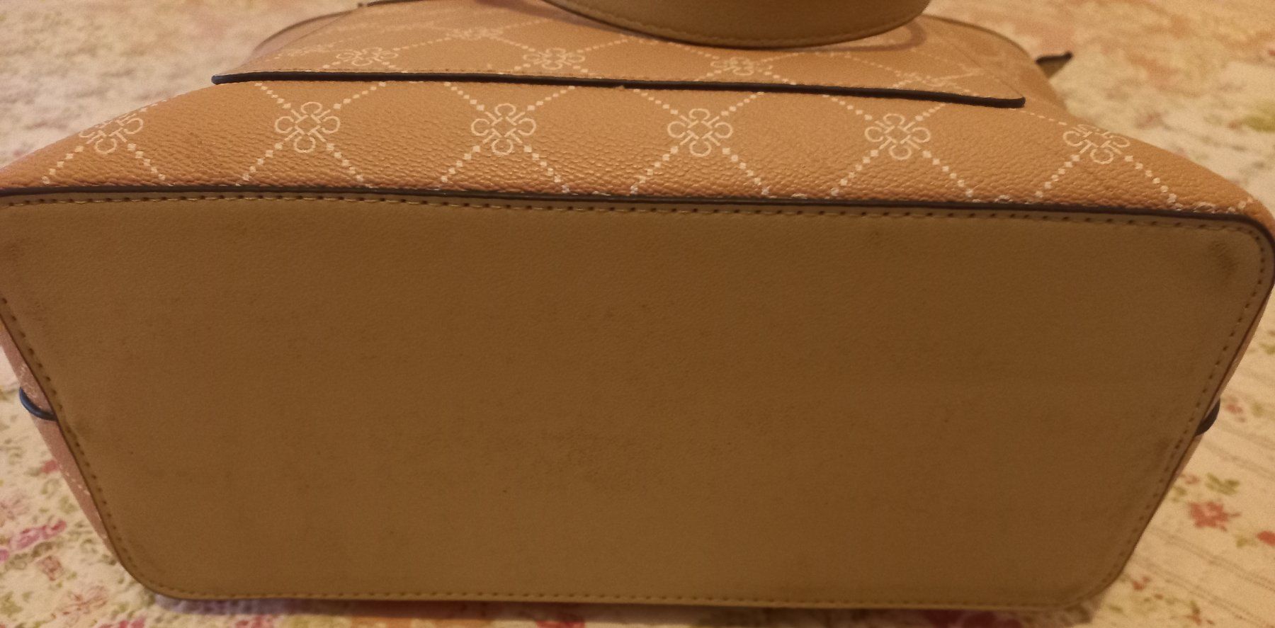 Taschen für Damen: Handtasche – Neu und originalverpackt aus Basel von zaa_7ft5 2