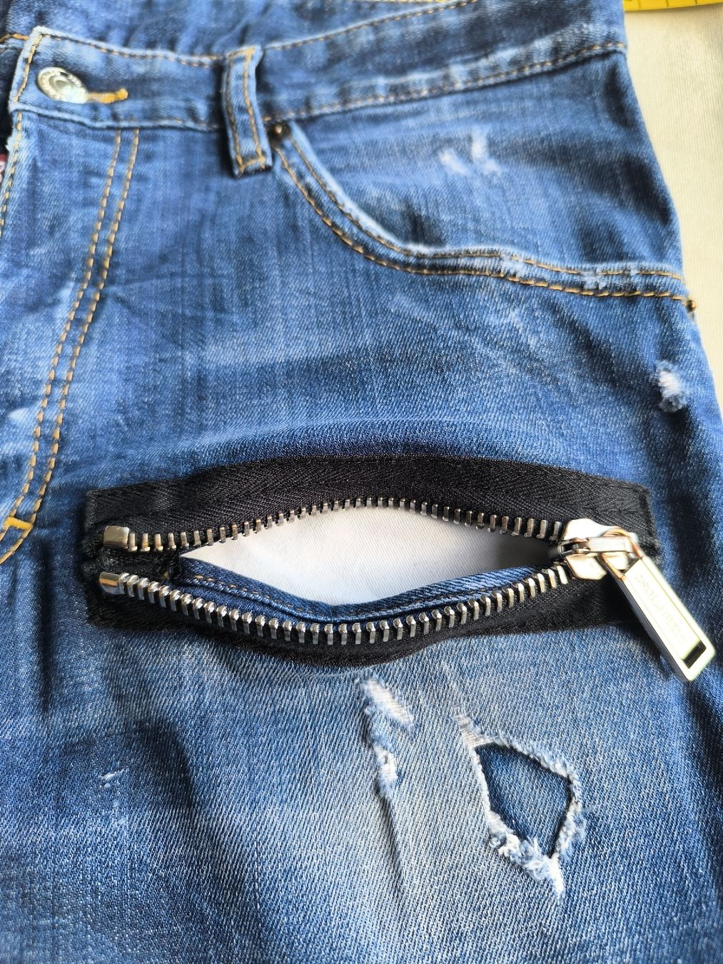 Dsquared2 Jeans: dsquared2 jeans TG 46 – D'occasion à Oensingen par Outlet_Super_Sale 5