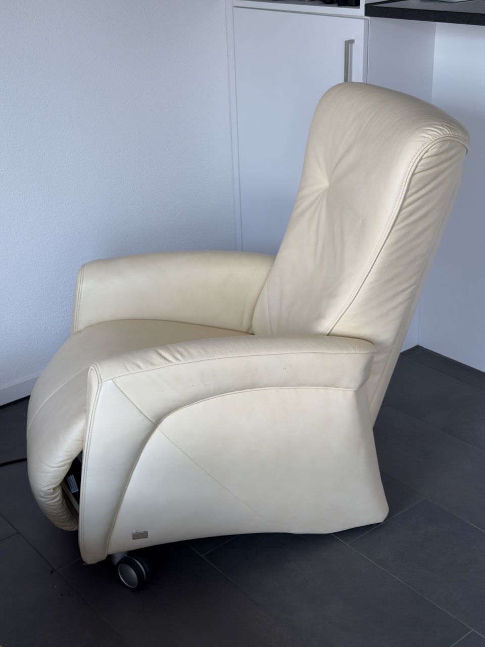 Himolla Poltrone: Himolla Cumuly Massagesessel Leder – Usato da Niederglatt ZH venduto da Expatriate 5