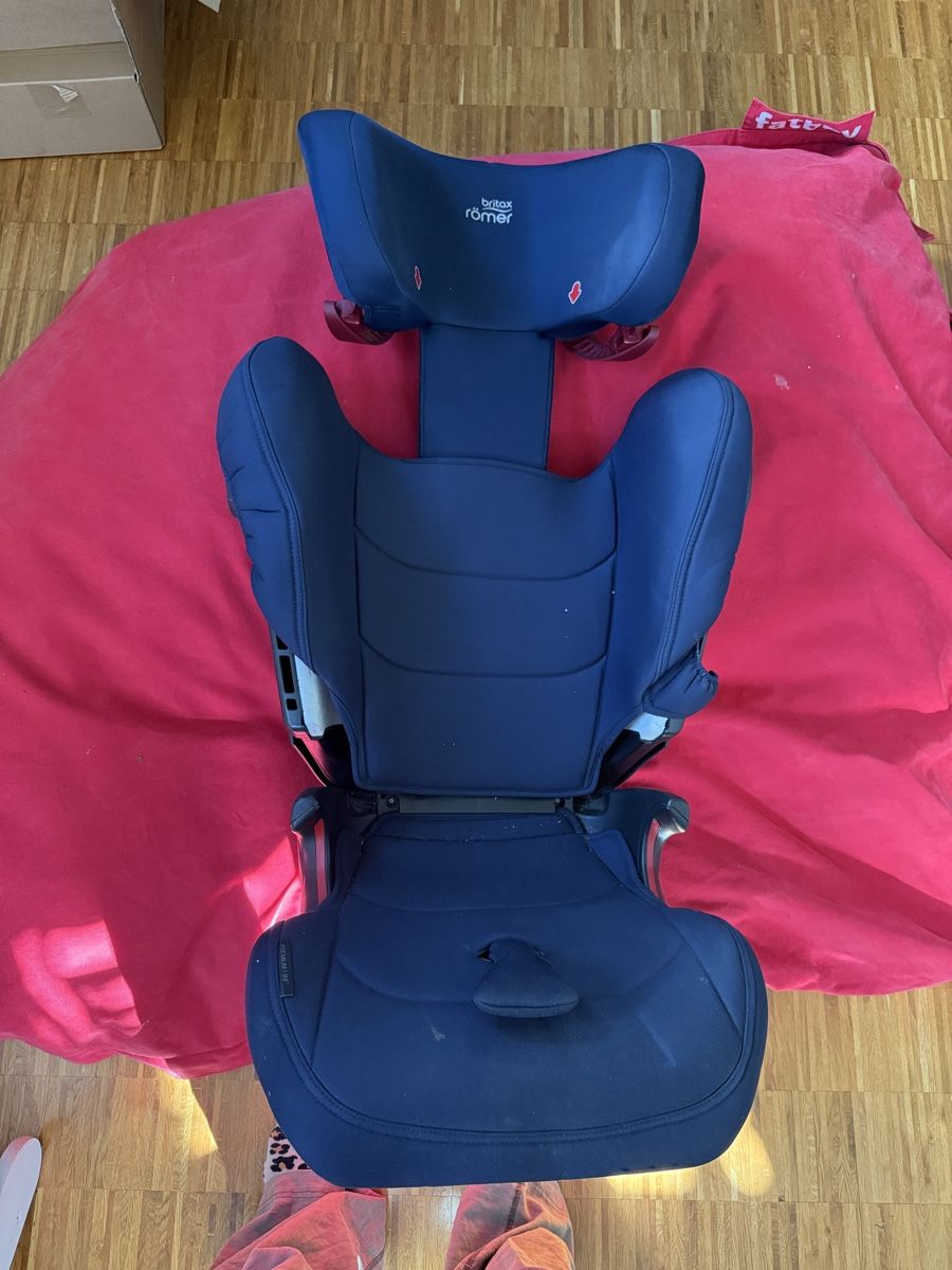 Britax Römer Seggiolini per auto: Britax Römer Kindersitz, ab 15kg, blau – Usato da Baar venduto da cwuethrich