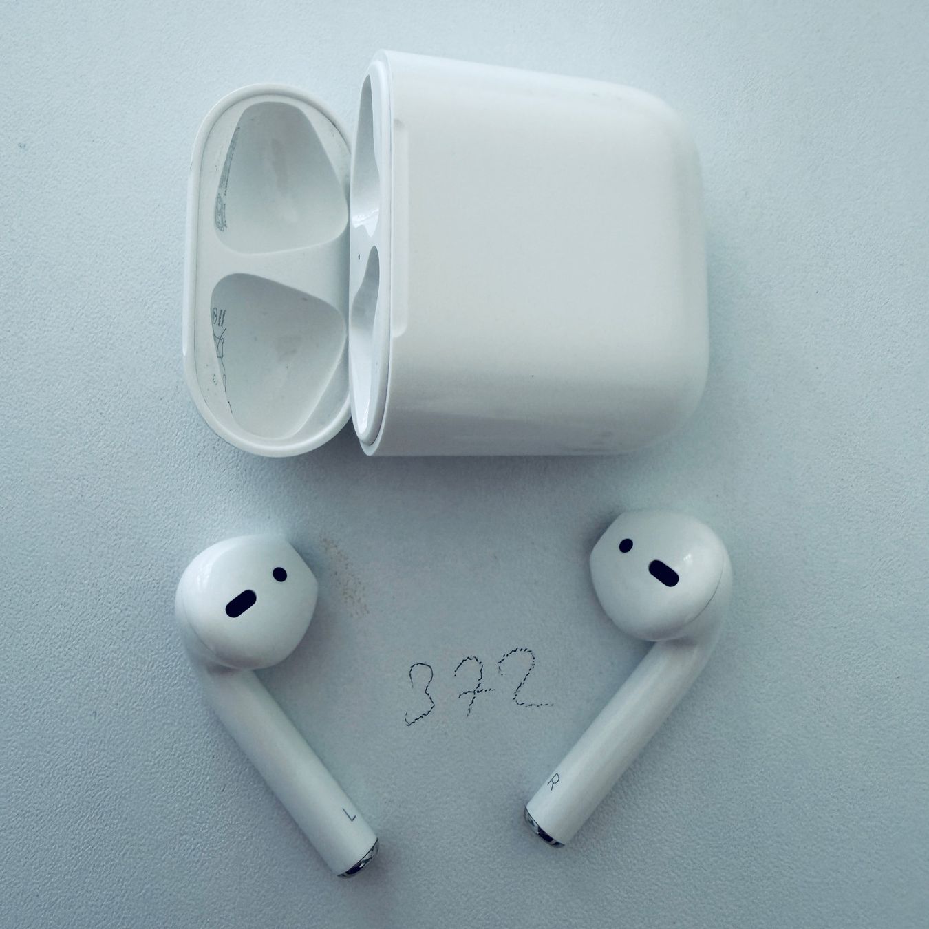 Apple Cuffie: Original Apple AirPods 2 Gen. Wireless Kopfhörer & Case – Usato da Basel venduto da MY.AIRPODS.SHOP 2