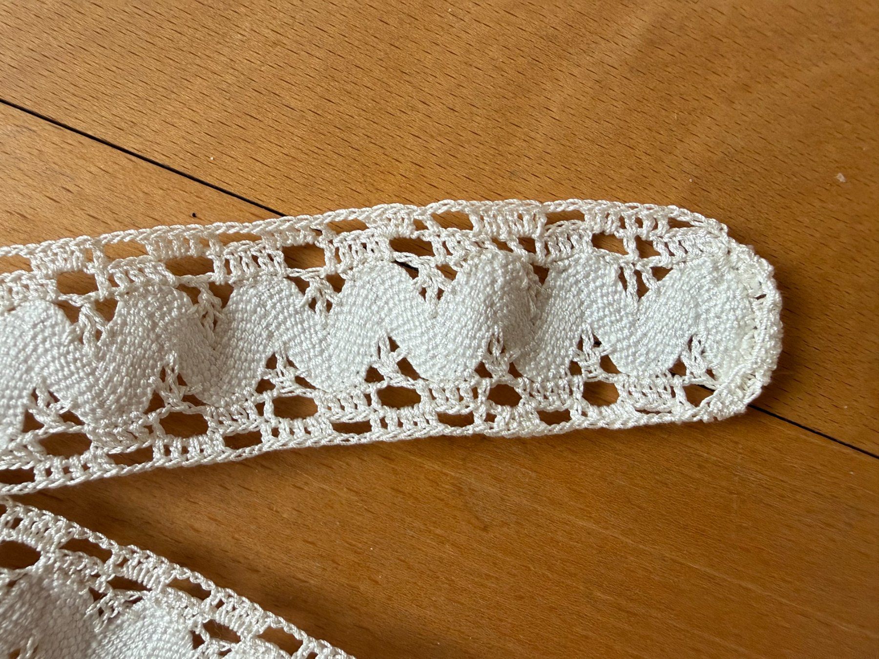 Nastri decorativi: Spitzenband   Handarbeit  Häkelarbeit  200 x 3 cm – Usato da Subingen venduto da ArtBead 3
