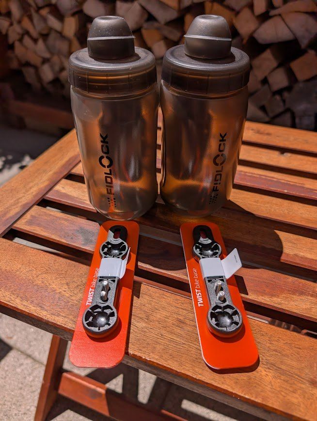 Pezzi di ricambio: Fidlock Velo-Trinkflasche 0.45 l - 2Stk mit Magnethalter – Nuovo (secondo la descrizione) da Therwil venduto da bensotto
