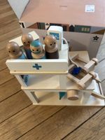 Kid's Concept Aiden Holz Krankenhaus mit Zubehör neu