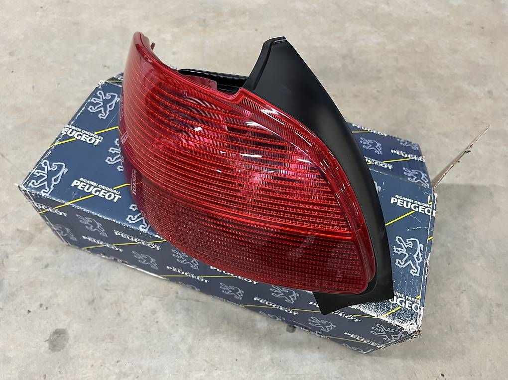Peugeot Alle Autoersatzteile: Peugeot 206 Rückleuchte links – Gebraucht aus Gontenschwil von lot_qxr9