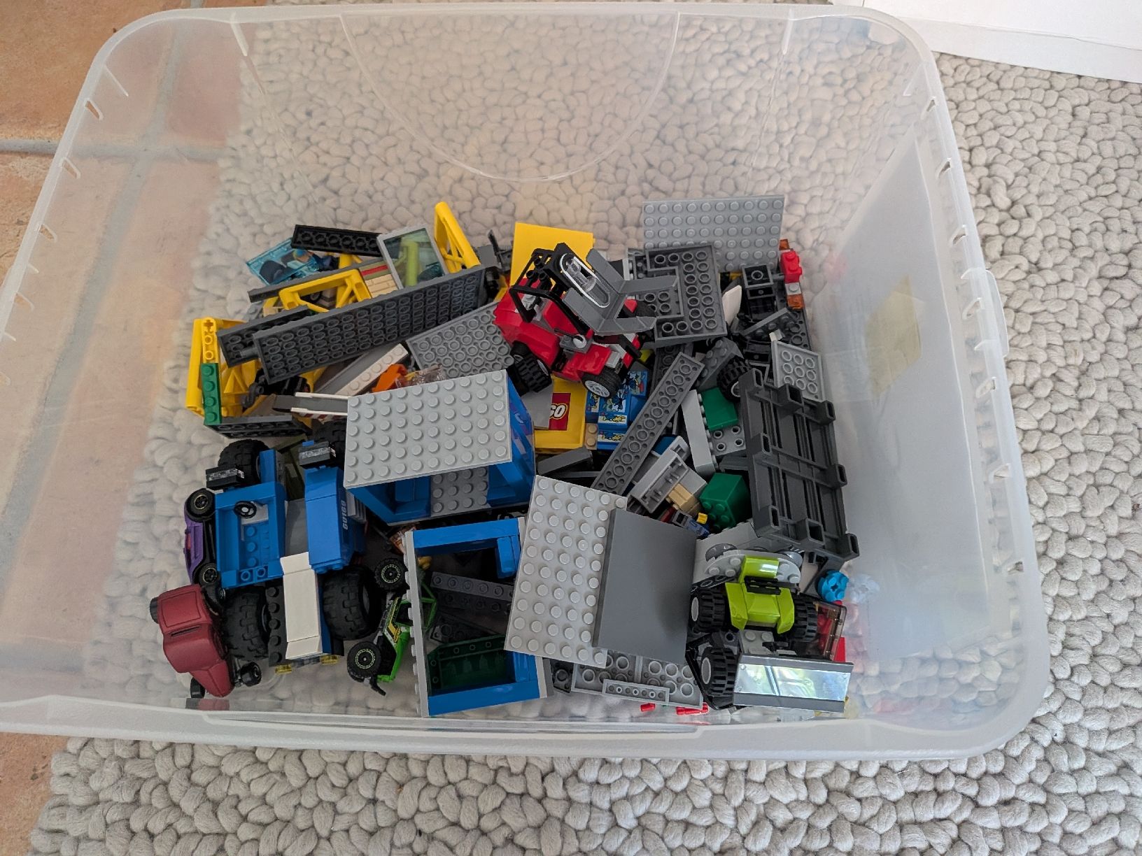 Lego Giocattoli: 1.4 Kg Lego, diverse Sets – Usato da Küttigen venduto da Marchaba