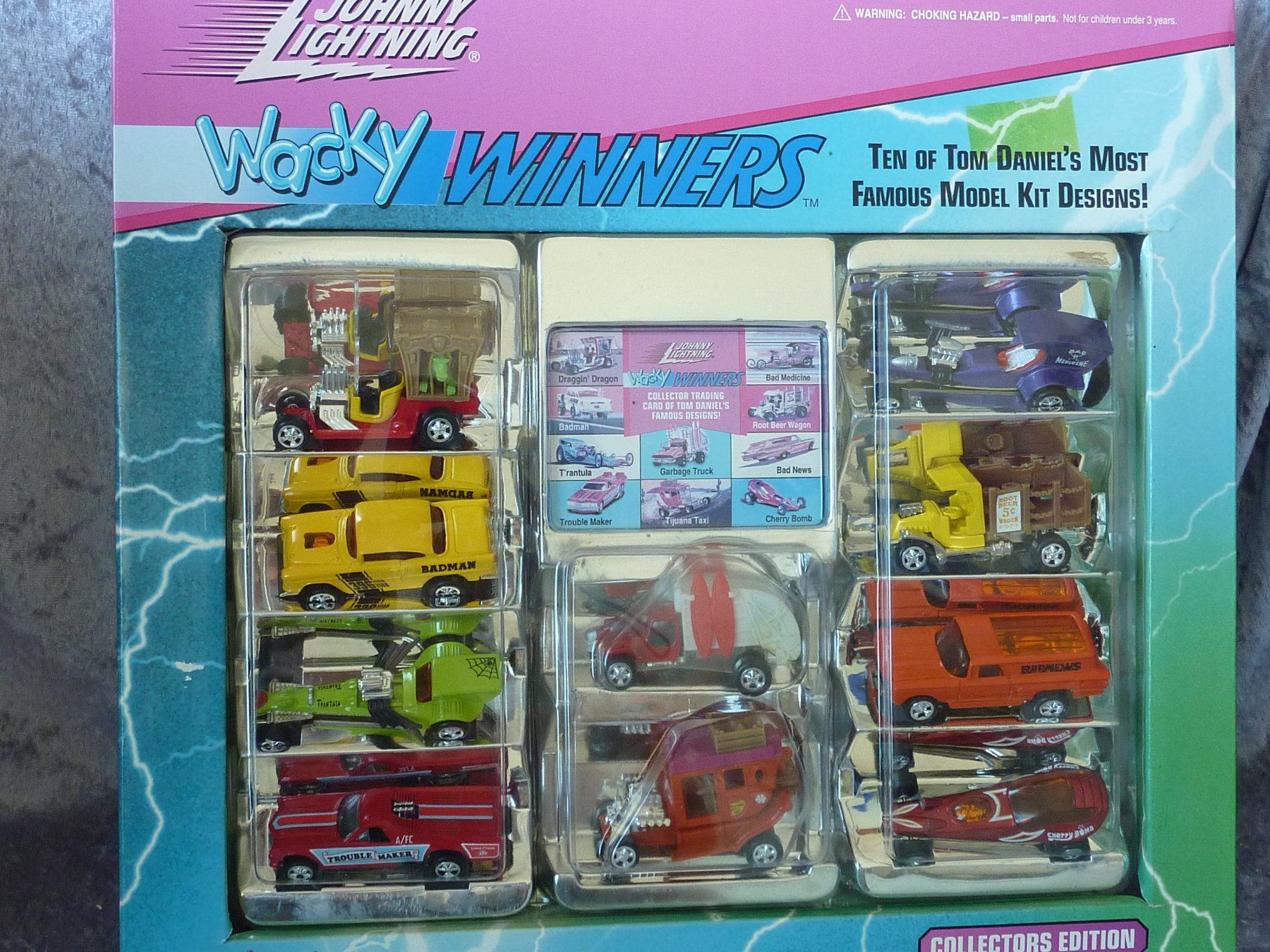 Johnny Lightning Modellini d'auto: Wacky Winners 10 Car Set  1:64 – Nuovo e nell'imballaggio originale da Dürrenäsch venduto da modellautos4you