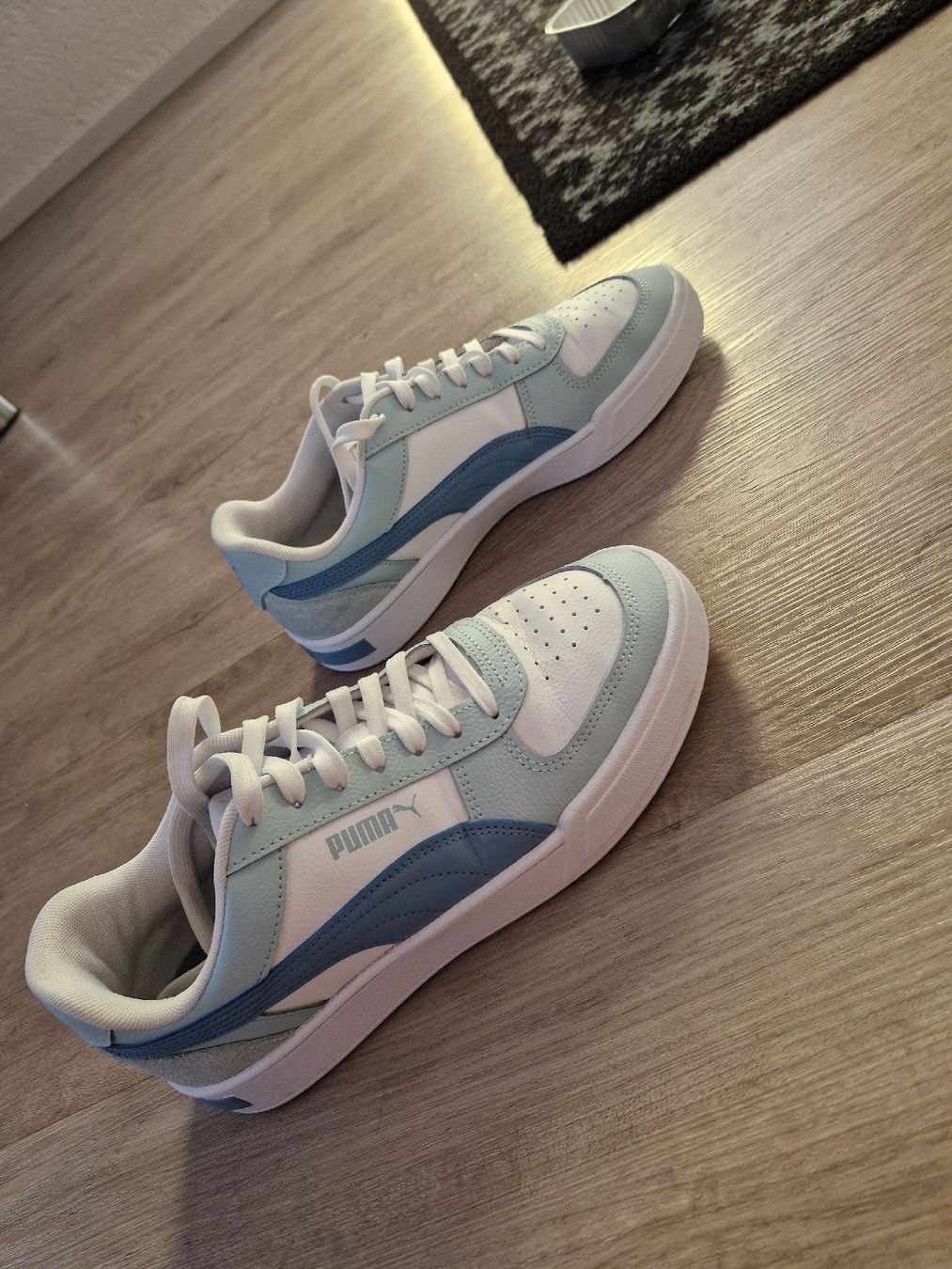 Puma Scarpe da donna: Puma Sneaker Court Point, hellblau/weiss, Gr. 41 – Nuovo (secondo la descrizione) da Uster venduto da lar_9h7q 1