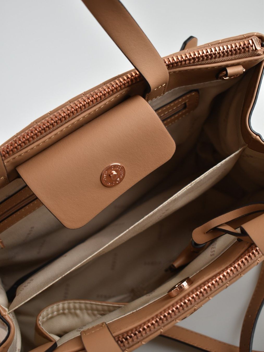 Guess Taschen für Damen: Guess Hand/Umhängetasche, neuwertig – Neu (gemäss Beschreibung) aus Nürensdorf von 2ND_STORY 7