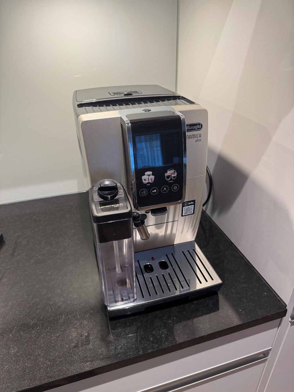 De'Longhi Macchine per caffè & Macchine per espresso: DeLonghi Dinamica Plus – Usato da Rorschach venduto da elm_2s9t 2