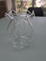 Vase en verre transparent bord festonné, petit modèle