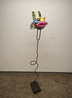 Kunst Skulptur Fisch farbig Pappmache am Metallgestell