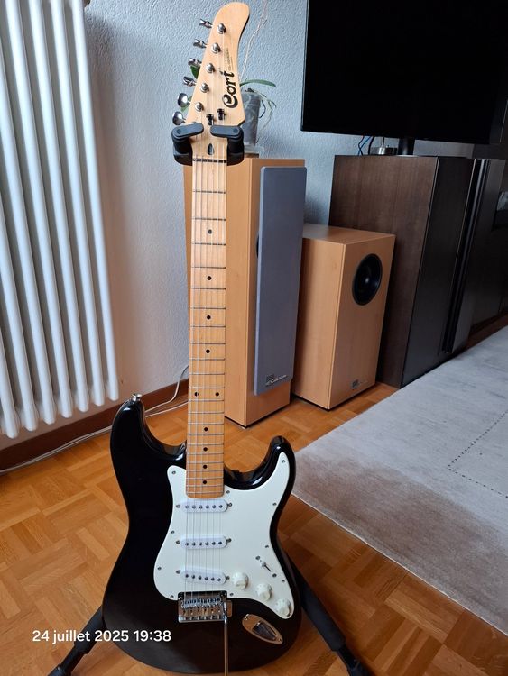 Cort stratocaster sss Indonesia année 90 + bag strap strings (D ...
